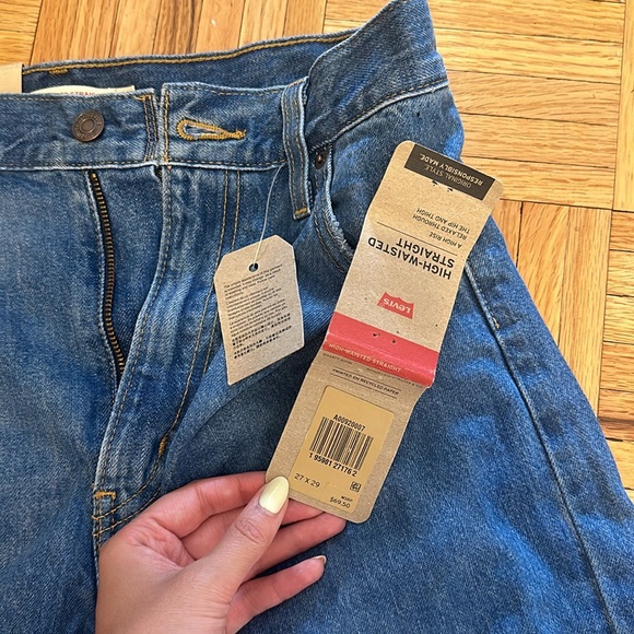 Levi’s high waisted straight leg jeans with rips in knees - Picture 3 of 7